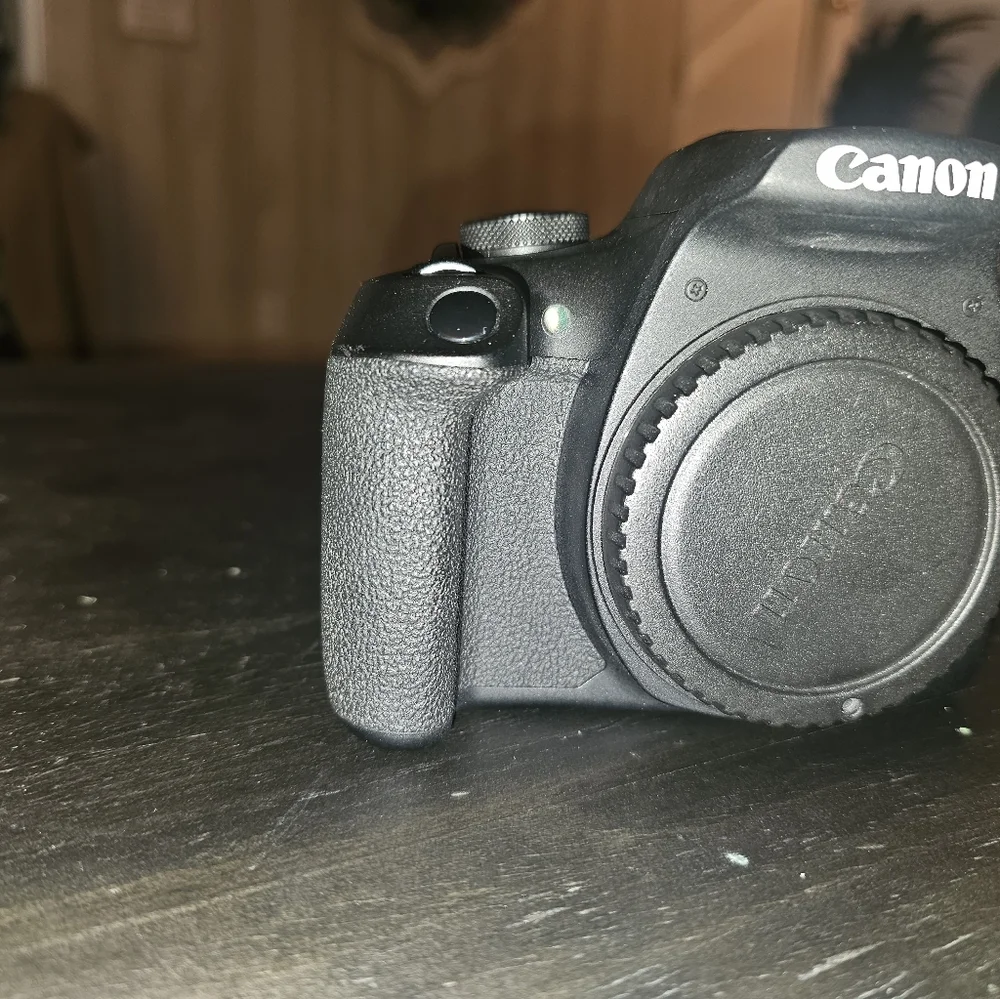 Canon T7, black